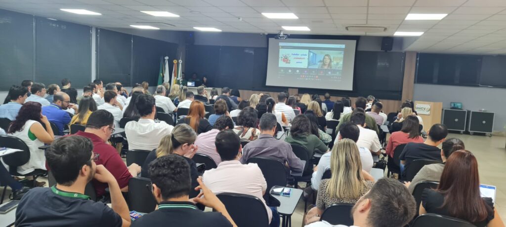 Especialista aponta importância da visão de futuro na educação em palestra de abertura da Semana Pedagógica do Unicive