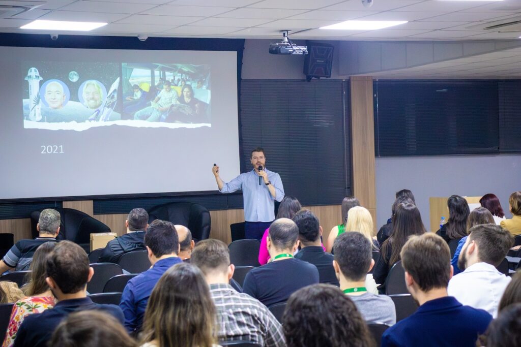 Gestor de inovação do Sebrae faz palestra para professores na Semana Pedagógica do Unicive