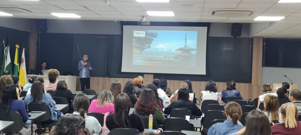 Destacado professor compartilha exemplos do sistema educacional japonês com estudantes de Pedagogia do Unicive
