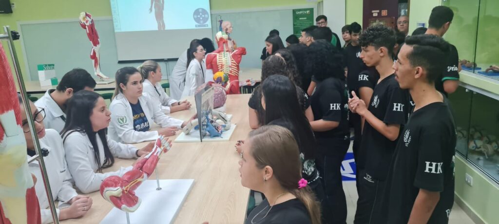 5ª Mostra de Profissões do Unicive atrai centenas de estudantes do Ensino Médio e pessoas da comunidade