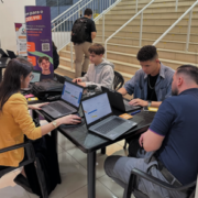 Unicive promove Recruta Day com oportunidades de estágio e networking para estudantes